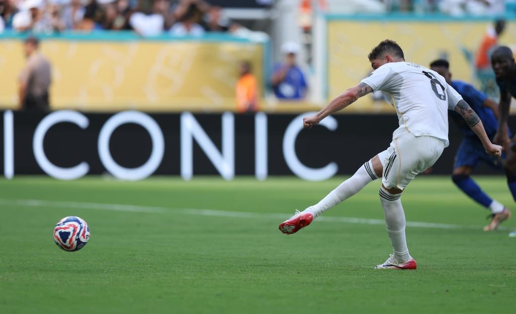 如何识别“老千”和“合伙牌”？保护你的钱包。（识别老千与合伙牌：守护你的钱包）